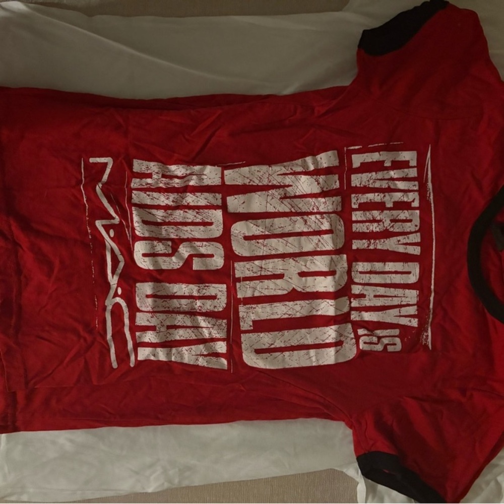 10 Mac cosmetics employee shirts all bundled - Picture 5 of 10
